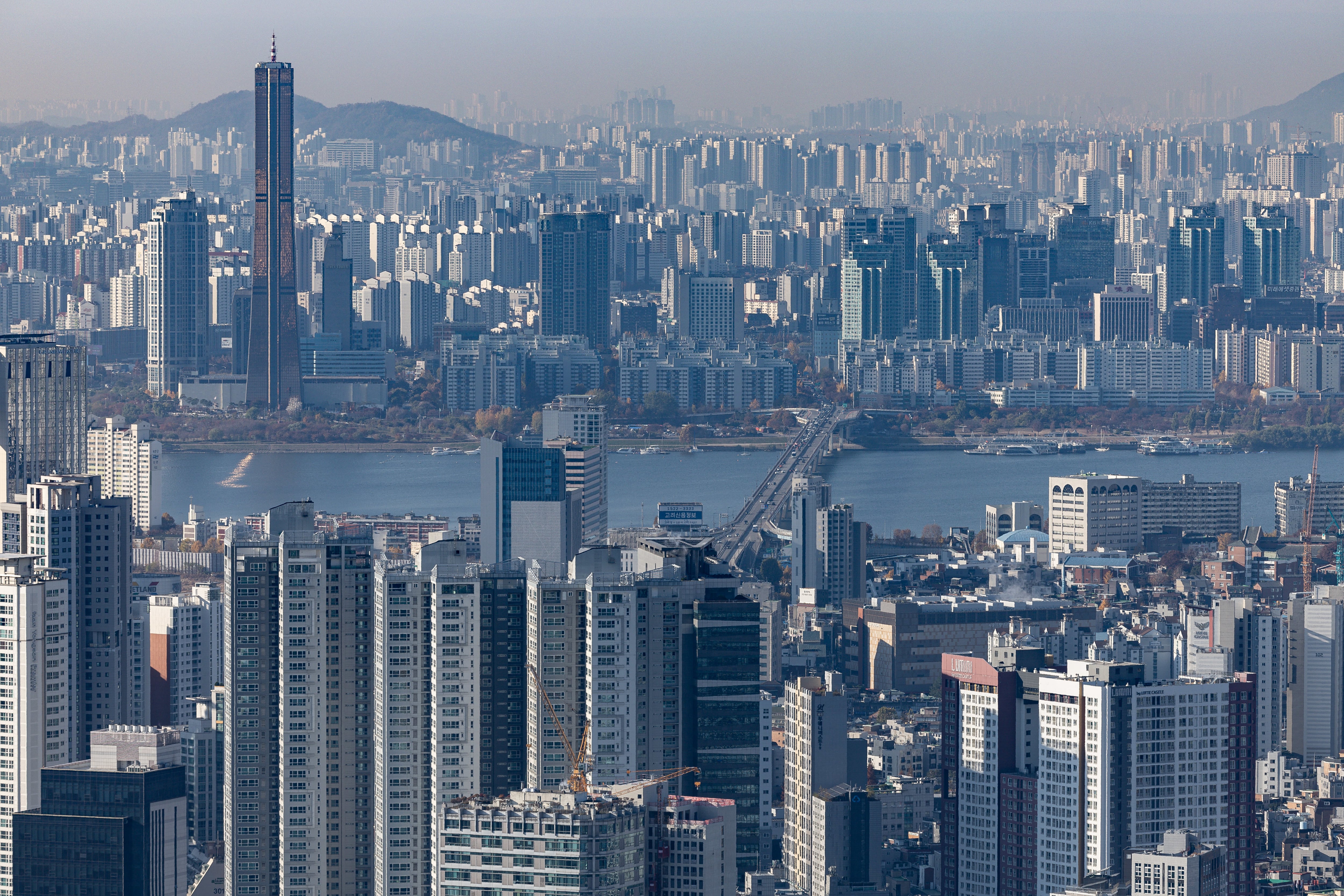 지난 25일 서울 남산에서 바라본 아파트 단지의 모습. /뉴스1
