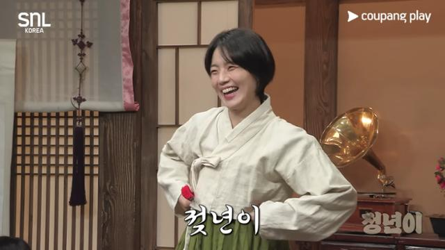Comedian Ahn Young-mi parodies the drama “Jungnyeon” with exaggerated emphasis on a specific body part in an “SNL Korea” skit. Captured from Coupang Play