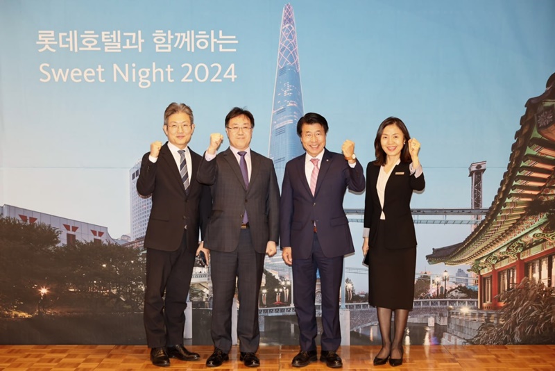 시그니엘 서울과 롯데호텔 월드는 송파구와 함께 지난 20일 저녁, 취약계층과 다문화가정을 위해 ‘롯데호텔과 함께하는 스위트 나이트(Sweet Night)’ 행사를 진행했다고 밝혔다. / 롯데호텔