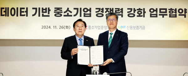 (왼쪽부터) 김기문 중기중앙회장, 최원목 신용보증기금 이사장 [사진제공=중소기업중앙회]