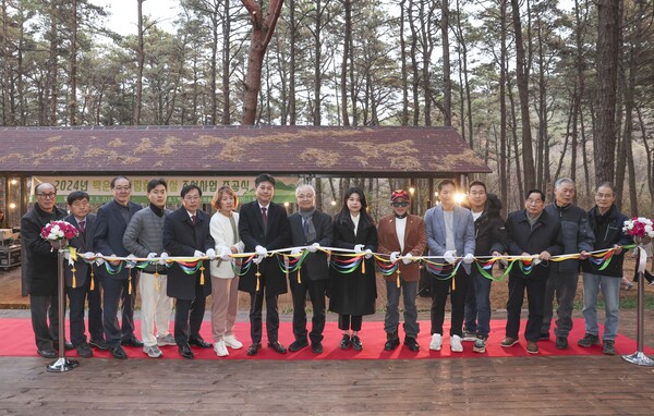 ▲ 지난 21일 인천 중구 운남동 산 120의 1 일원에서 ‘백운산 치유의 숲 조성 사업 준공식’이 진행되고 있는 모습. /사진제공=중구