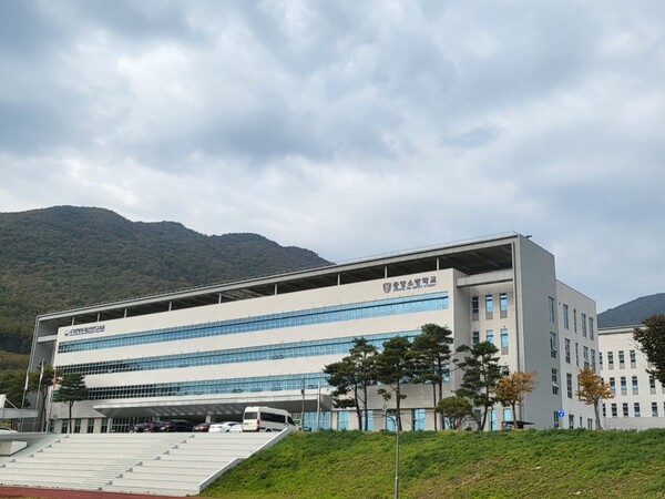 중앙소방학교는 15일 충남 공주시 사곡면 캠퍼스에서 '급변하는 소방환경과 첨단기술 벌전에 따른 미래혁신 인재양성'을 주제로 산-학계 인사들을 초청해 간담회를 갖는다고 14일 밝혔다. 중앙소방학교 제공