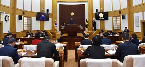 경산시의회가 26일 시의회 본회의장에서 제1차 본회의를 시작으로 제259회 정례회를 개회하고 있다.(사진=경산시의회)