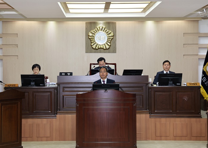 27일 오도창 영양군수가 시정연설로 ‘2025년 군정방향’ 을 제시하고 있다.(사진=영양군)