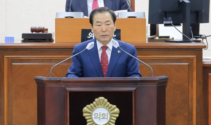 25일 성낙인 창녕군수가 제317회 창녕군의회 제2차 정례회에서 시정연설을 통해 2025년도 군정 운영방향을 제시하고 있다.(사진=창녕군)