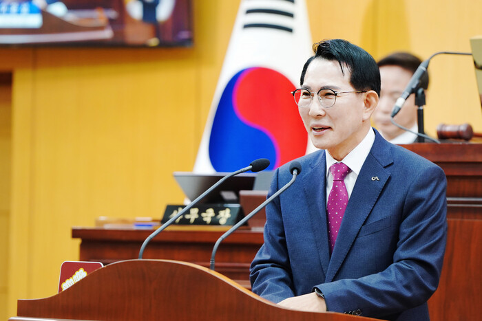 이완섭 시장이 26일 제300회 서산시의회 제2차 정례회에서 시정 운영 방향을 밝히고 있다.(사진=서산시청)