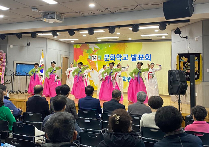 제14회 산청문화원 문화학교 정기발표회 모습.(사진=산청문화원)