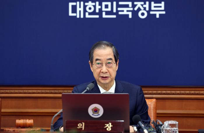 한덕수 대통령 권한대행이 24일 서울 종로구 정부서울청사에서 열린 국무회의에서 발언하고 있다. ⓒ뉴시스