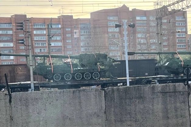 지난달에 러시아 중부 크라스노야르스크에서 북한제 M1989 곡산 자주포가 목격됐다는 주장과 함께 X 채널에 공개된 사진. ⓒ 연합뉴스
