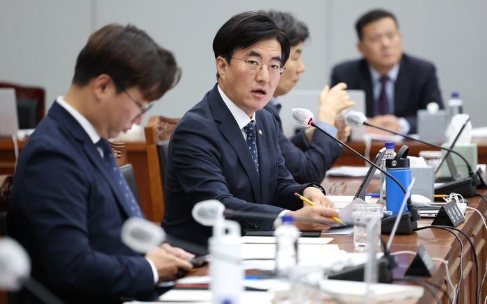 김성회 더불어민주당 의원이 지난 10월 오전 경북 안동시 경북도청에서 열린 국회 행정안전위원회의 경북도에 대한 국정감사에서 질의하고 있다. ⓒ 뉴시스