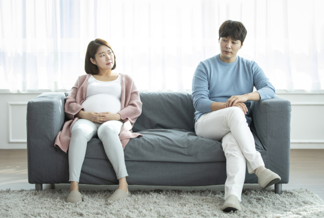 '전 여친보다 못해, 아이 지워라'…양육비도 안 준다는 사실혼 남편