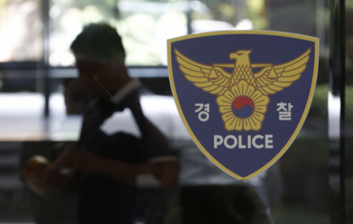 초등학교 여교사 구속송치…혐의는 남학생 제자 성폭행