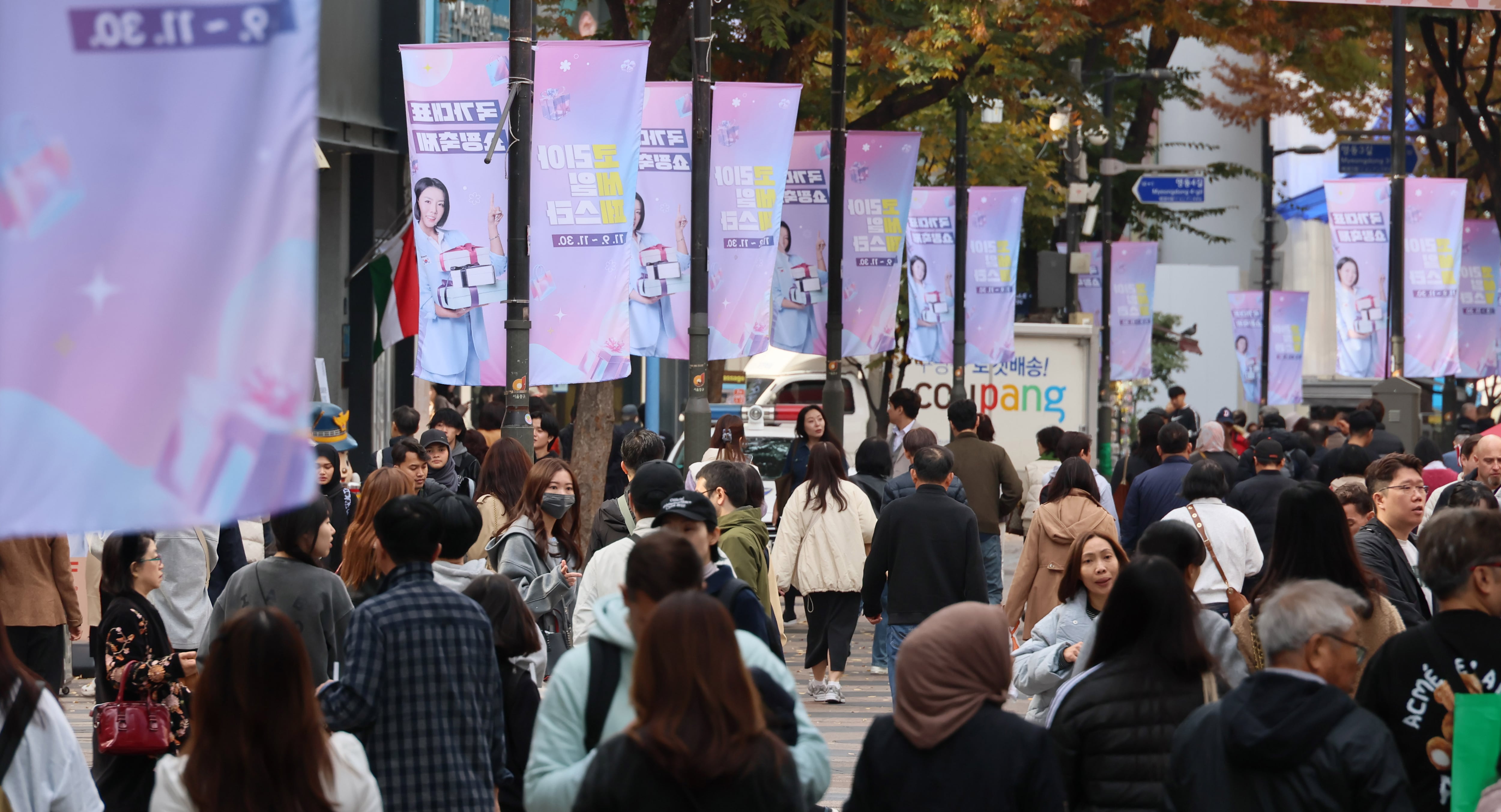 2024 코리아세일페스타(이하 코세페)가 열린 11월의 서울 명동 거리. /연합뉴스