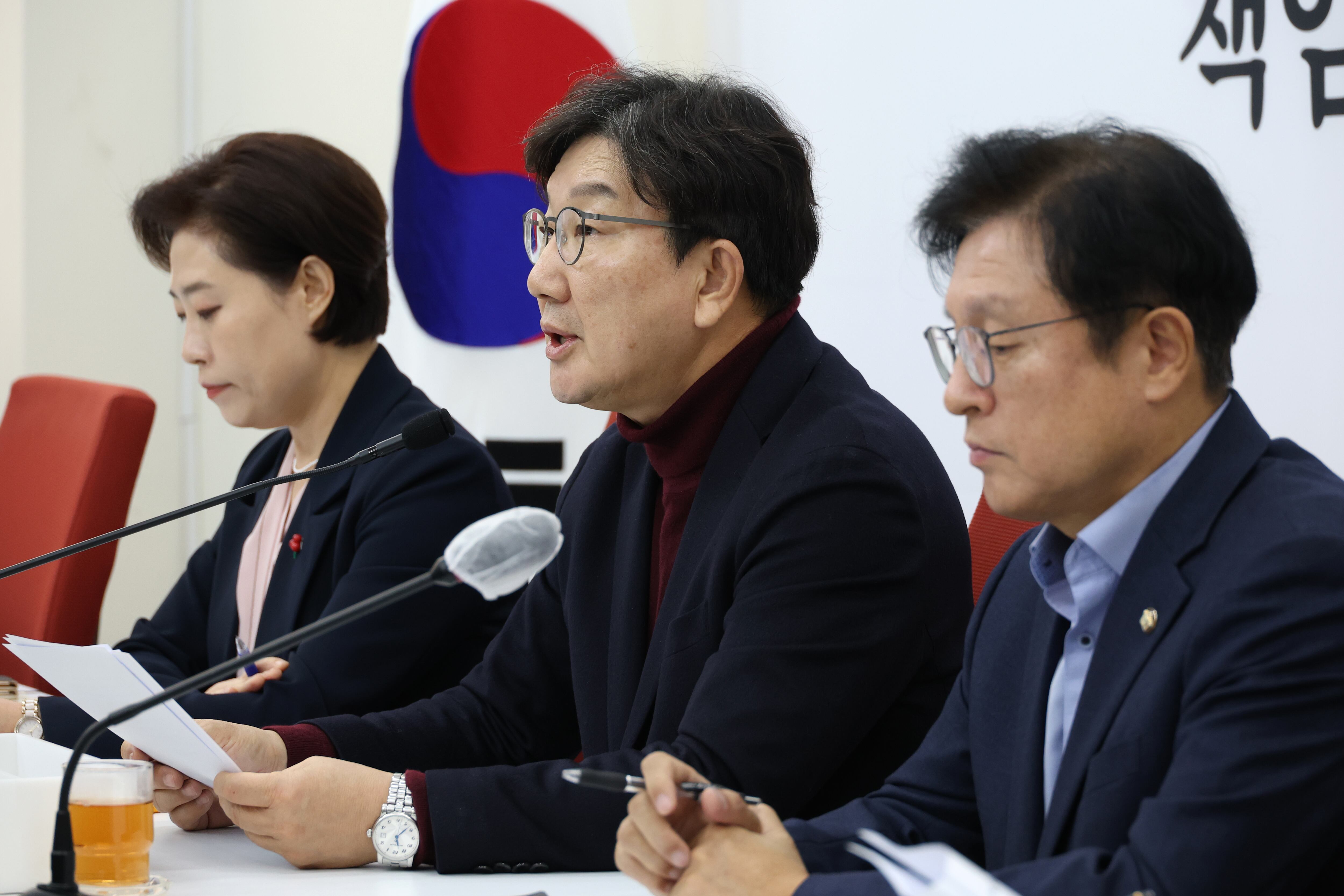 권성동 국민의힘 대표 권한대행 겸 원내대표가 22일 오전 서울 여의도 국회에서 현안 관련 기자간담회를 하고 있다./뉴스1