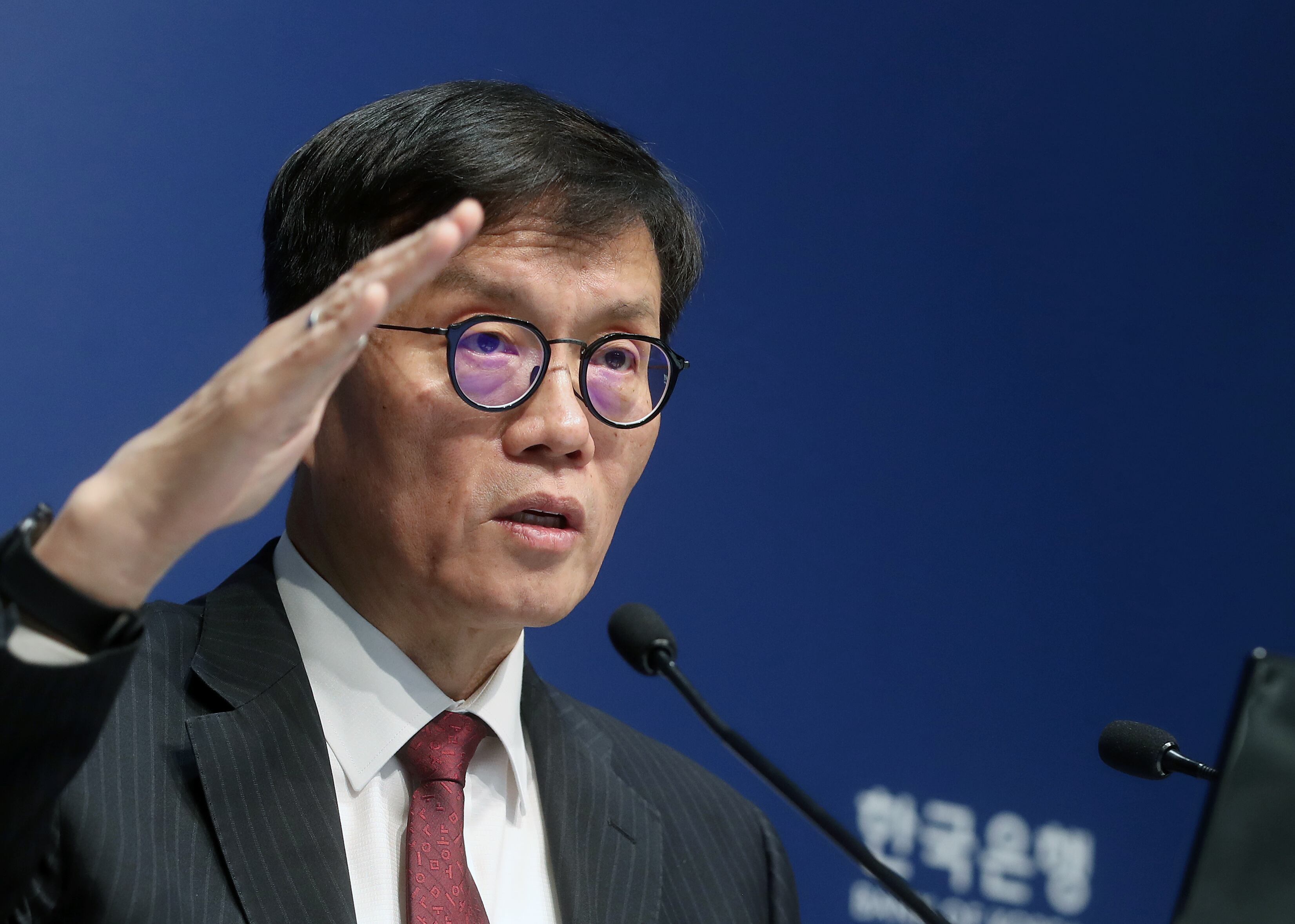 이창용 한국은행 총재가 28일 서울 중구 한국은행에서 열린 통화정책방향 기자간담회에서 발언하고 있다. /연합뉴스