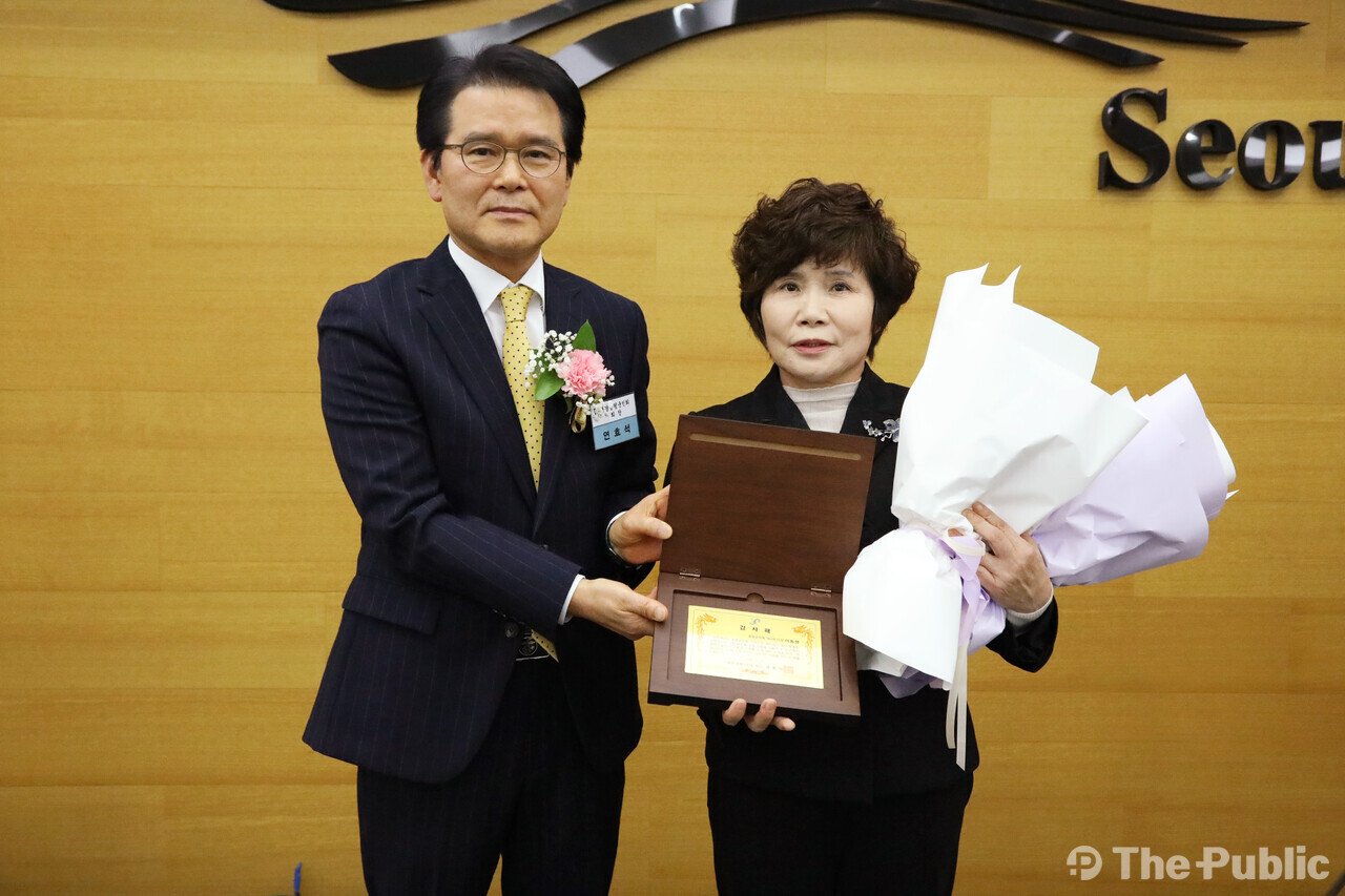 이동령 의원 감사패 수상 모습. /증평군의회 제공