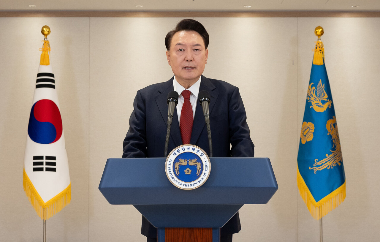 윤석열 대통령이 지난 12일 용산 대통령실에서 대국민 담화를 하고 있다.