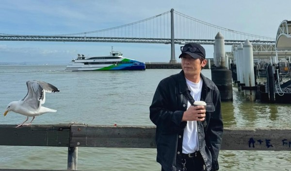 Kim Won-hoon’s All-Black Travel Outfit: A Perfect Blend of Style and Practicality in San Francisco