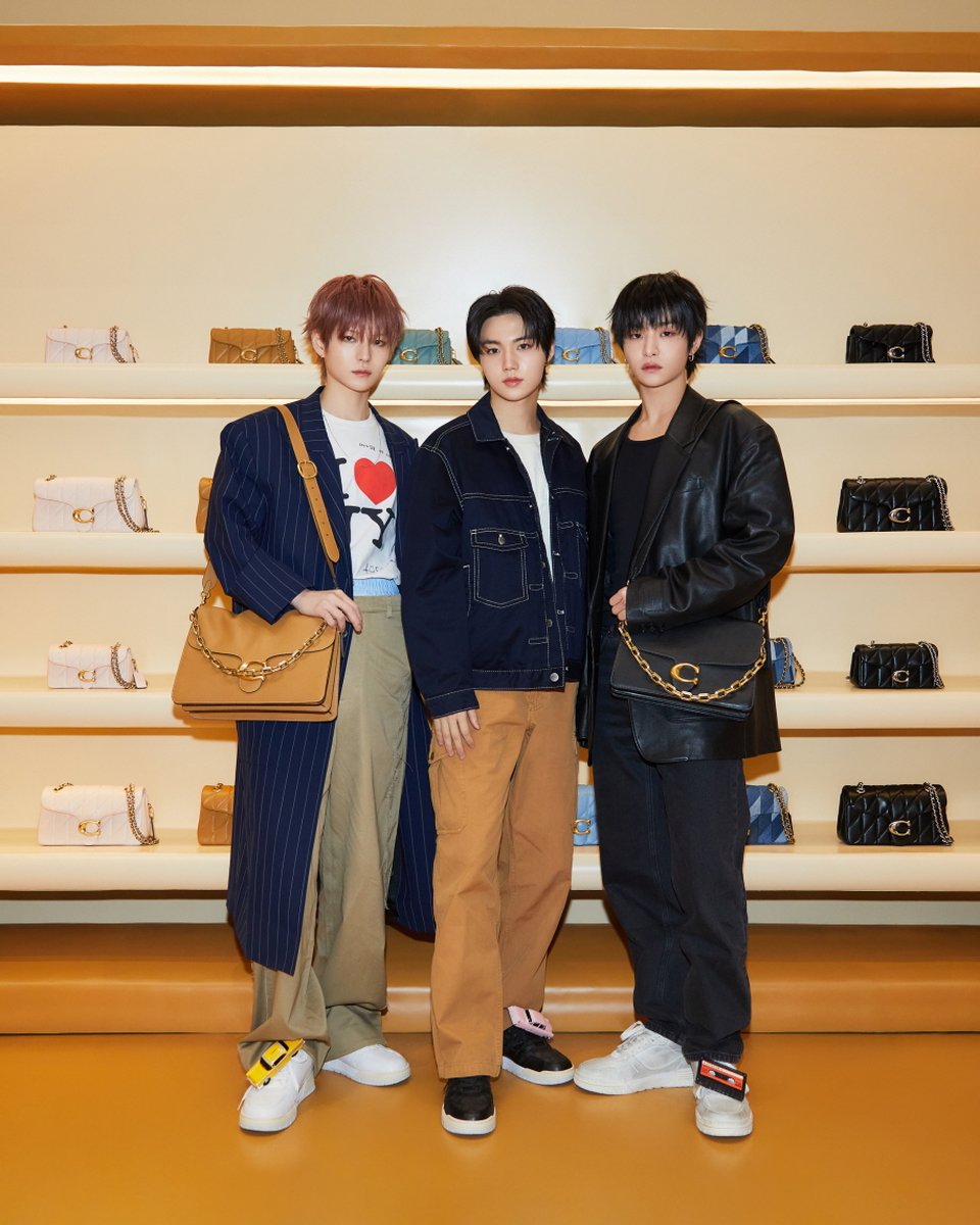 &nbsp;       /Photo=Coach