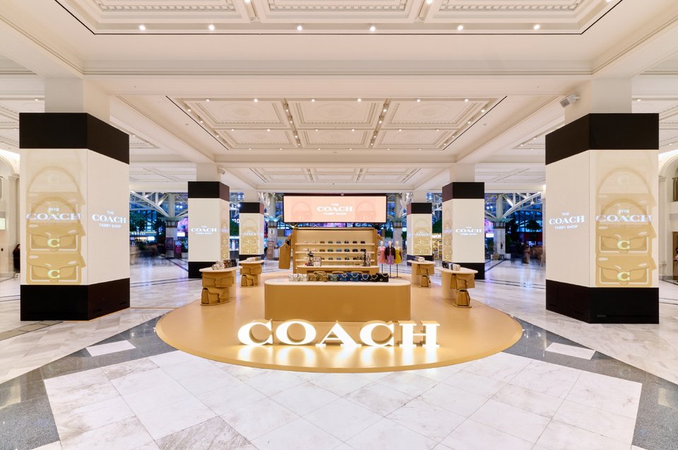 &nbsp;       /Photo=Coach