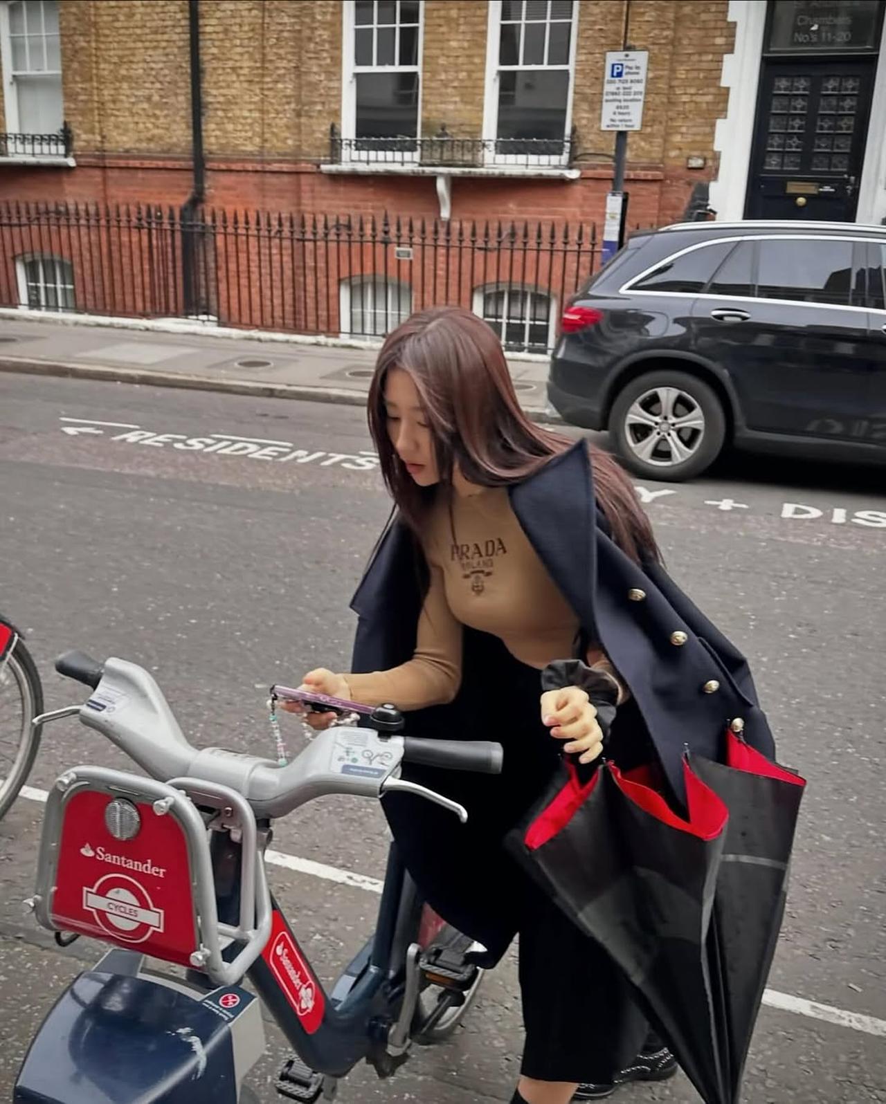 How Park Ha-sun’s Chic City Look Redefines Spring Fashion Trends