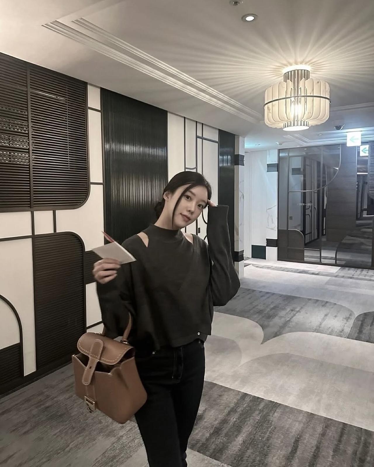&nbsp;       /Photo = Instagram
