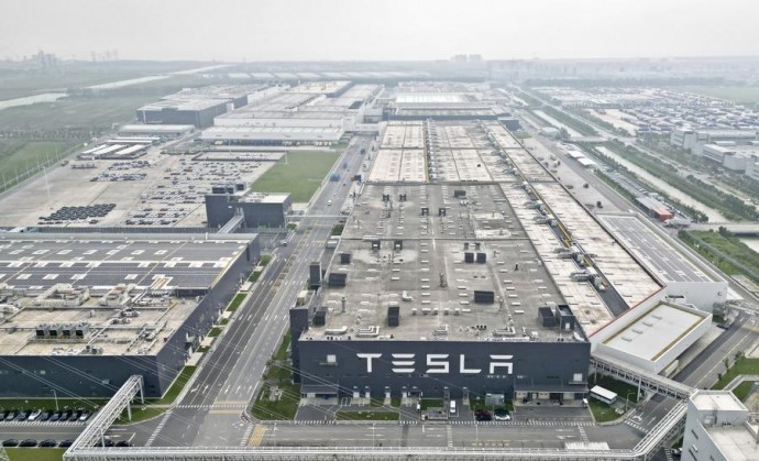 Elon Musk: "Tesla is building its third megafactory"