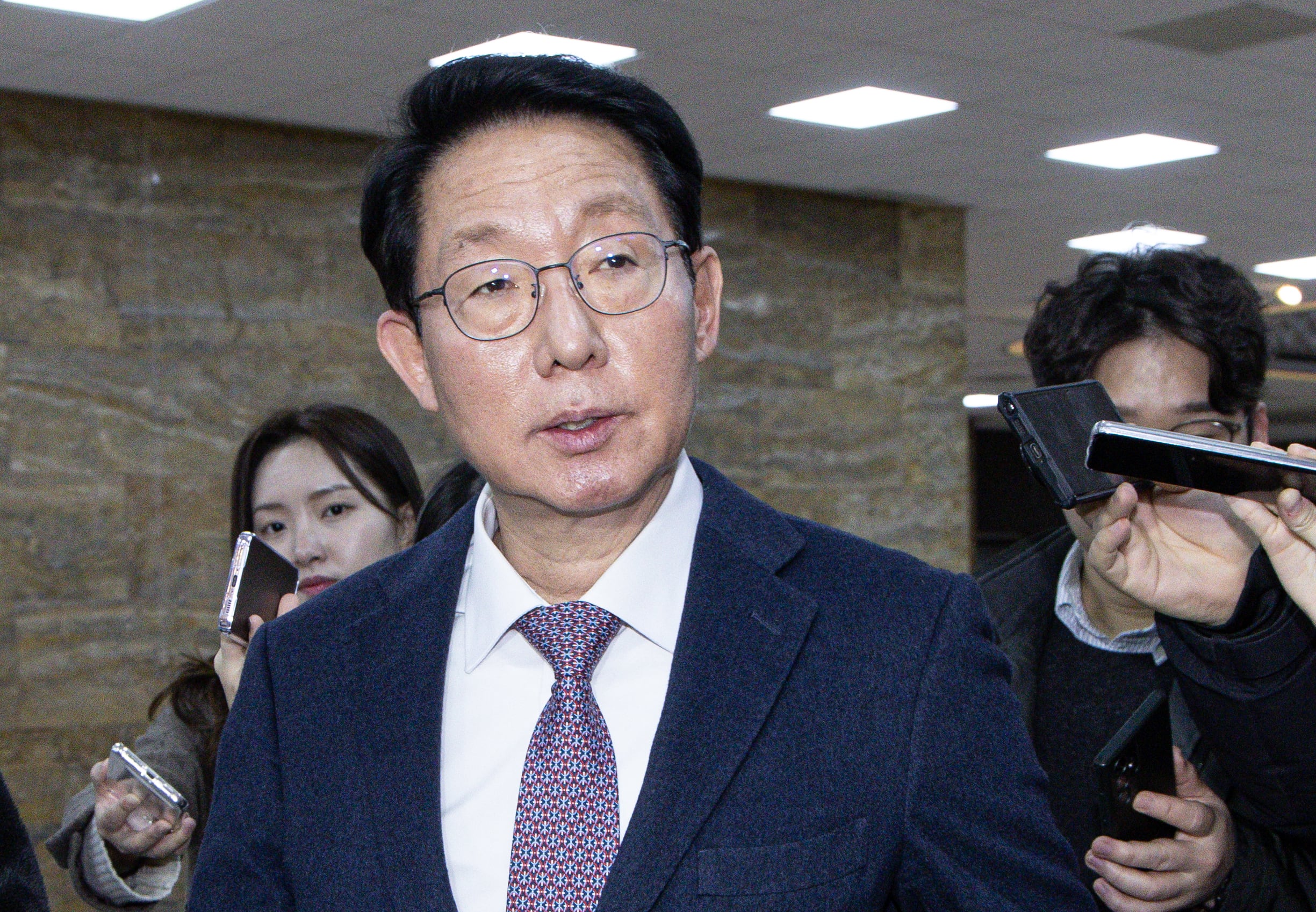김상훈 국민의힘 정책위의장이 지난 1월 22일 오전 서울 여의도 국회에서 국정협의체 실무 협의를 마친 후 취재진 질문을 듣고 있다. /뉴스1