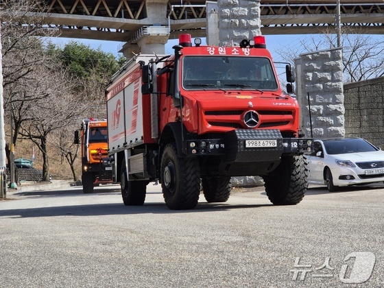 A high-performance wildfire suppression vehicle (Mercedes Unimog) was seen moving during a large-scale wildfire preparedness and response drill conducted by the Gangwon Provincial Fire Headquarters at the former campus of Hanzhong University in Donghae City./ News1