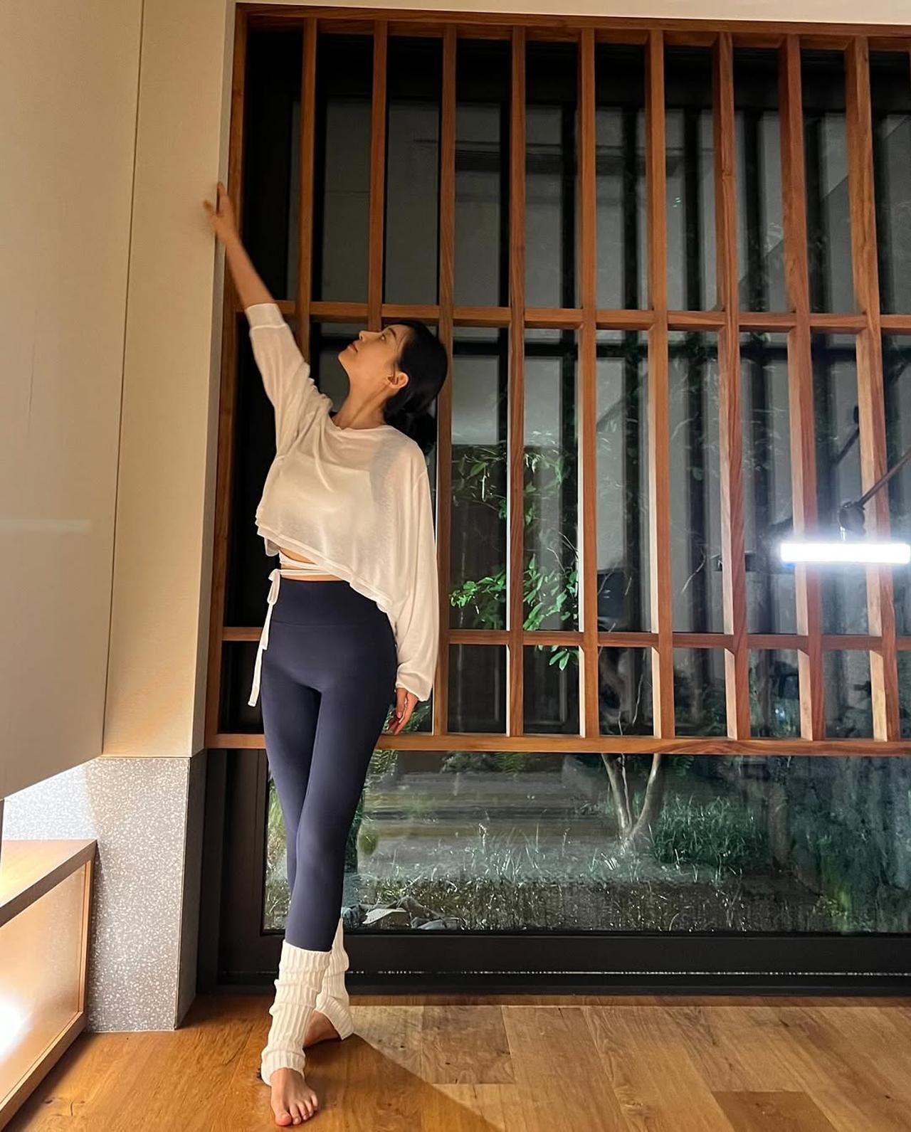 Discover the Captivating Style of Kwon Yuri: A Perfect Blend of Elegance and Comfort