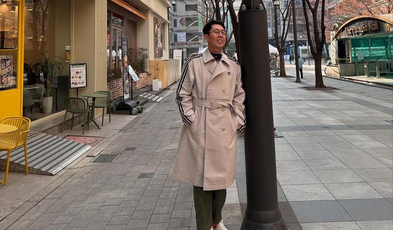 Spring Style Guide: Kim Young-chul’s Sporty Trench Coat Look