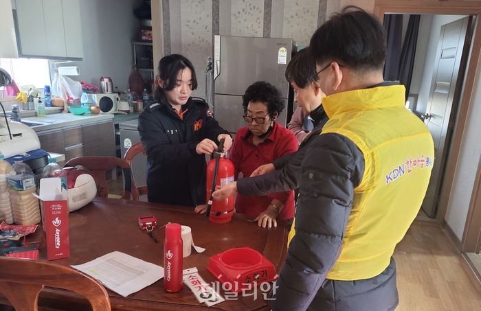 한전KDN은 지난 7일 나주소방서, 동신대 산학협력단과 함께 나주시 관내 합동 봉사활동을 시행했다.ⓒ한전KDN
