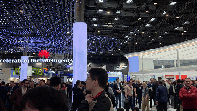 MWC25 전시장에 꾸려진 화웨이 부스. 전체 8관 중 1관을 통째로 대여했다. ⓒ임채현 기자
