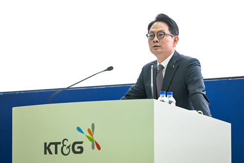 방경만 KT&G 대표가 26일 대전 대덕구 KT&G 본사 인재개발원에서 정기 주주총회에서 인사말했다. [자료:KT&G]