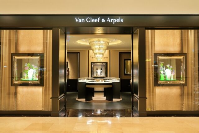 Discover the Allure of High Jewelry: Van Cleef & Arpels and Graff Open at Lotte Department Store