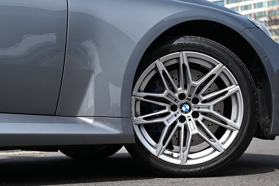 더욱 복잡해진 시대, 그래서 더욱 ‘선명해진 쿠페의 매력’ - BMW M2 쿠페[별별시승]