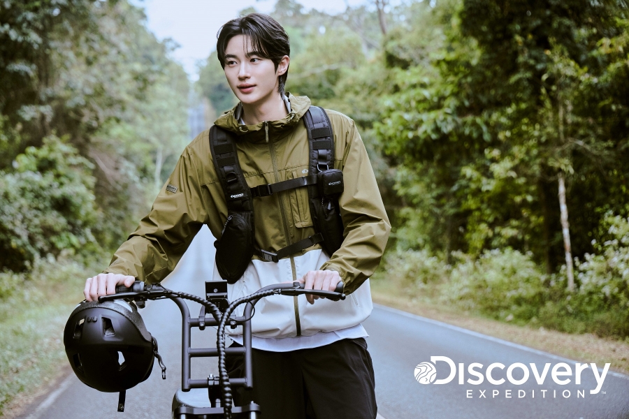 Discover the Latest Lightweight Windbreaker Collection with Actor Byun Woo-seok: A Must-See for Outdoor Enthusiasts!