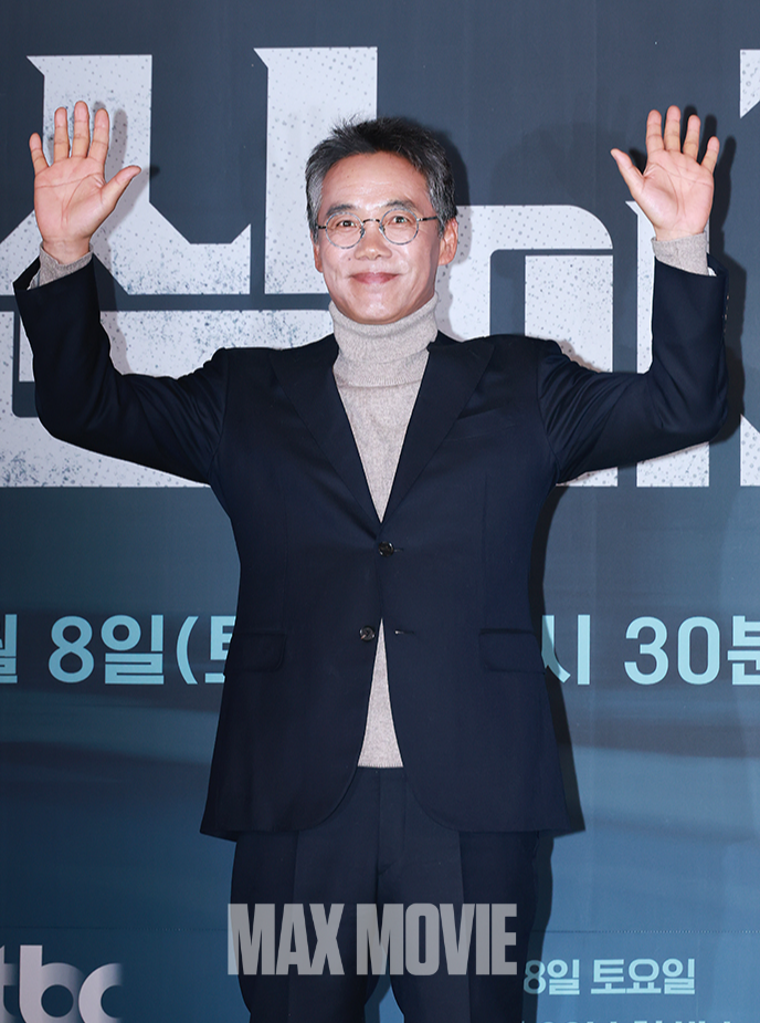 자신있게 손인사! 정유진 기자