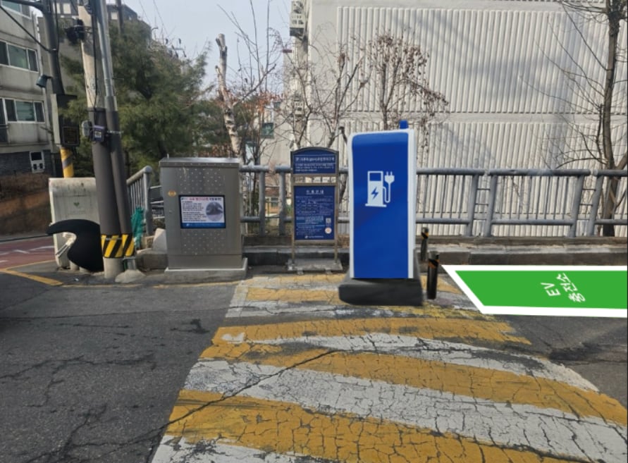 도로 열선 시스템 활용 전기차 충전소 예시. /서울 강남구