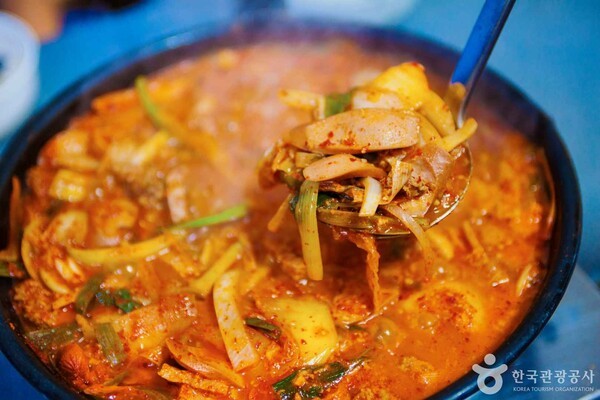 사진: 부대찌개  ⓒ한국관광공사 포토코리아-IR 스튜디오
