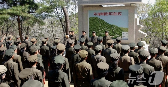 On Friday, North Korea\'s ruling party newspaper reported that in commemoration of the 93rd anniversary of the founding of the Korean People\'s Revolutionary Army, members and officials of the General Federation of Trade Unions of Korea held a gathering to present recollections of participants in the anti-Japanese partisan movement.
