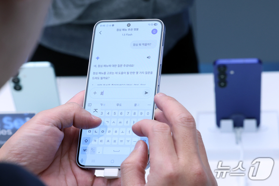 SK Telecom staff demonstrate Google\'s Gemini AI on the Samsung Galaxy S25 series during an early release event at T Factory in Mapo-gu, Seoul, on April 4, 2025. / News1