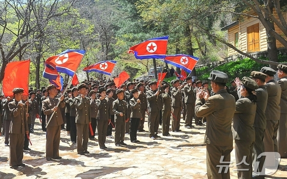 The enthusiasm for visiting anti-Japanese revolutionary sites is rising across the country in commemoration of the 93rd anniversary of the founding of the Korean People\'s Revolutionary Army, the anti-Japanese partisan force / Rodong Sinmun
