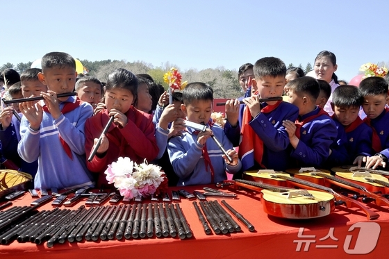 Party General Secretary Kim Jong Un sent musical instruments—including pianos, accordions, guitars, oungums, gayageums, and harmonicas—as gifts to newly built schools in flood-affected areas of North Pyongan Province, Jagang Province, and Ryanggang Province / Rodong Sinmun