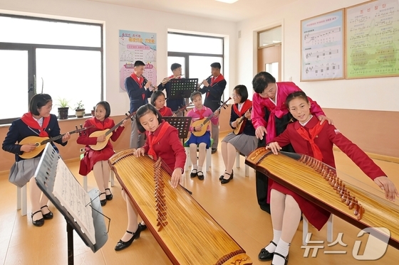 Party General Secretary Kim Jong Un sent musical instruments—including pianos, accordions, guitars, oungums, gayageums, and harmonicas—as gifts to newly built schools in flood-affected areas of North Pyongan Province, Jagang Province, and Ryanggang Province / Rodong Sinmun