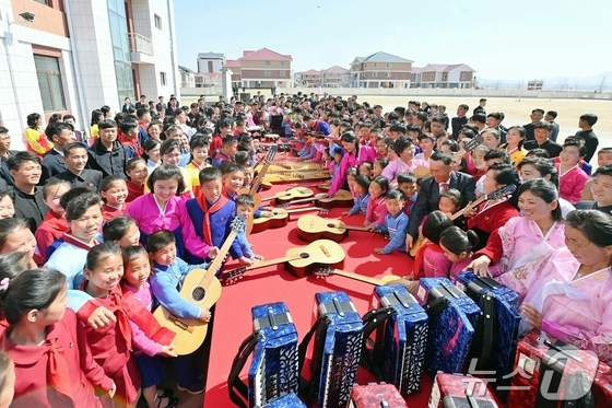 Party General Secretary Kim Jong Un sent musical instruments—including pianos, accordions, guitars, oungums, gayageums, and harmonicas—as gifts to newly built schools in flood-affected areas of North Pyongan Province, Jagang Province, and Ryanggang Province / Rodong Sinmun