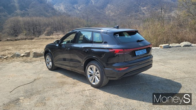 프리미엄 준대형 전기 SUV '더 뉴 아우디 Q6 e-트론'은 익숙함과 진화가 공존하는 디자인이다. /사진=김창성 기자