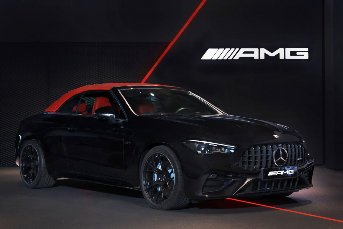 메르세데스-벤츠 공식 딜러 한성자동차가 온라인 10대 한정판 AMG CLE 53 4MATIC+ 카브리올레 'AMG 한성 에디션 2025'를 공개했다. /사진=한성자동차