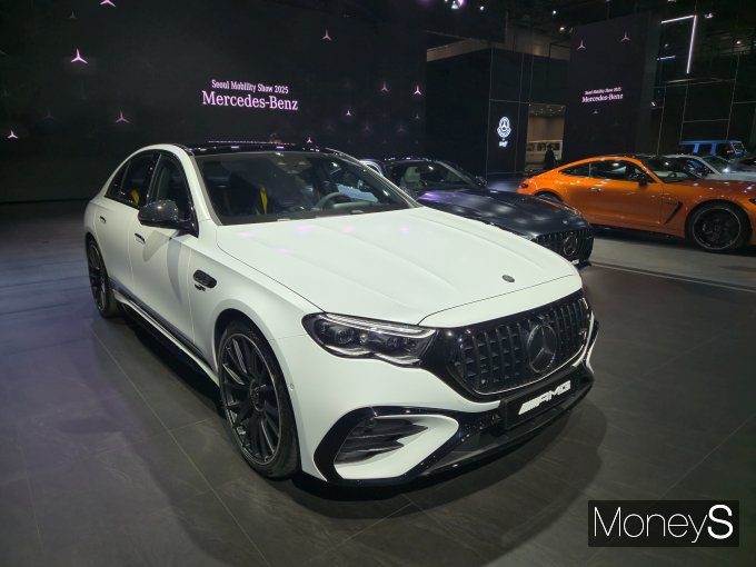 메르세데스-벤츠 코리아가 '2025 서울 모빌리티쇼'에서 다양한 고성능 AMG 모델 라인업을 공개했다./사진=김이재 기자
