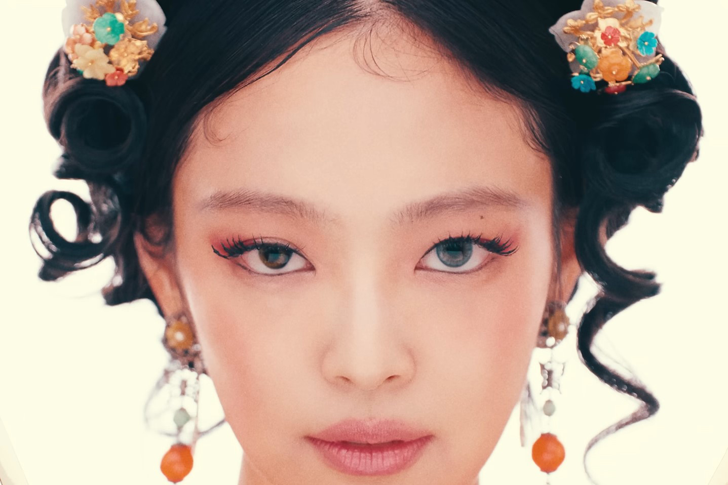 출처 : Youtube 'JENNIE'